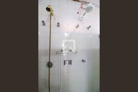 Casa à venda com 430m², 4 quartos e 4 vagas Casa à venda com 430m², 4 quartos e 4 vagasBanheiro da Suíte Master