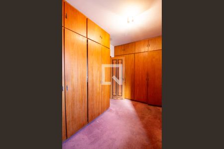 Casa à venda com 430m², 4 quartos e 4 vagas Casa à venda com 430m², 4 quartos e 4 vagasCloset da Suíte Master