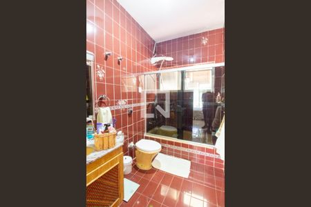 Casa à venda com 430m², 4 quartos e 4 vagas Casa à venda com 430m², 4 quartos e 4 vagasBanheiro da Suíte 4