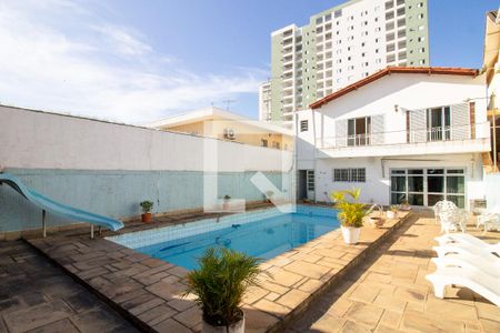 Casa à venda com 430m², 4 quartos e 4 vagas Casa à venda com 430m², 4 quartos e 4 vagasQuintal