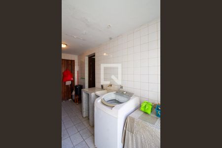 Casa à venda com 430m², 4 quartos e 4 vagas Casa à venda com 430m², 4 quartos e 4 vagasÁrea de Serviço