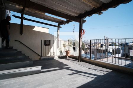 Casa à venda com 144m², 5 quartos e 2 vagas Casa à venda com 144m², 5 quartos e 2 vagasVaranda