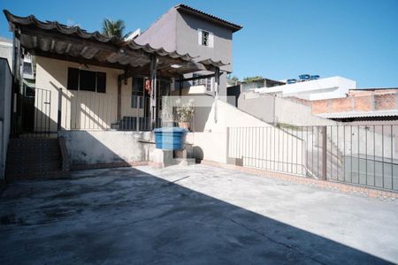 Casa à venda com 144m², 5 quartos e 2 vagas Casa à venda com 144m², 5 quartos e 2 vagasVaranda