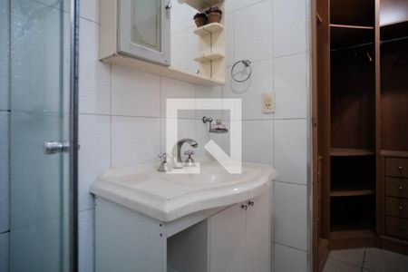 Casa à venda com 144m², 5 quartos e 2 vagas Casa à venda com 144m², 5 quartos e 2 vagasBanheiro