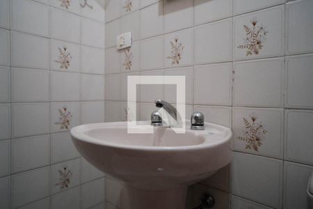 Casa à venda com 144m², 5 quartos e 2 vagas Casa à venda com 144m², 5 quartos e 2 vagasBanheiro