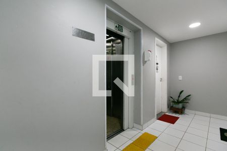 Apartamento à venda com 47m², 2 quartos e 1 vaga Apartamento à venda com 47m², 2 quartos e 1 vagaHall / Elevador