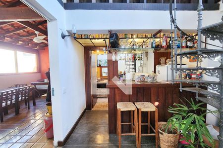 Casa à venda com 302m², 4 quartos e 1 vagaÁrea de Lazer