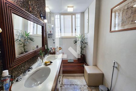 Casa à venda com 302m², 4 quartos e 1 vagaBanheiro da Suíte