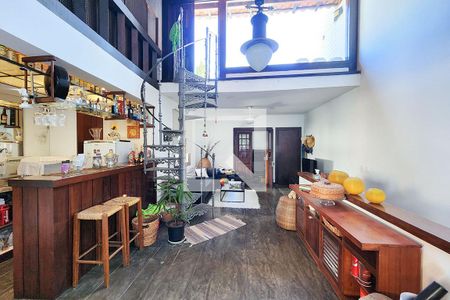 Casa à venda com 302m², 4 quartos e 1 vagaÁrea de Lazer