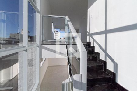 Apartamento à venda com 260m², 4 quartos e 4 vagas Apartamento à venda com 260m², 4 quartos e 4 vagasEscada