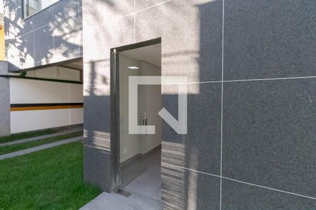 Apartamento à venda com 260m², 4 quartos e 4 vagas Apartamento à venda com 260m², 4 quartos e 4 vagasEntrada