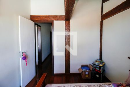 Casa à venda com 700m², 4 quartos e 4 vagas Casa à venda com 700m², 4 quartos e 4 vagasQuarto 4