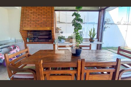 Casa à venda com 700m², 4 quartos e 4 vagas Casa à venda com 700m², 4 quartos e 4 vagasÁrea de lazer