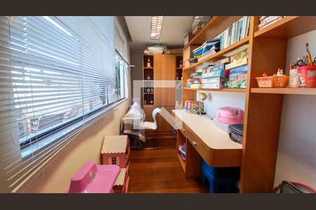 Casa à venda com 700m², 4 quartos e 4 vagas Casa à venda com 700m², 4 quartos e 4 vagasQuarto 3