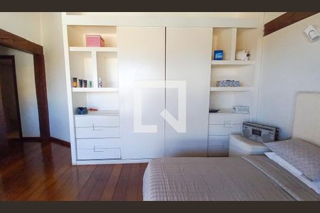 Casa à venda com 700m², 4 quartos e 4 vagas Casa à venda com 700m², 4 quartos e 4 vagasQuarto 2