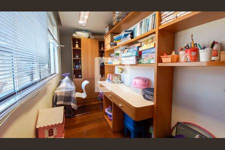 Casa à venda com 700m², 4 quartos e 4 vagas Casa à venda com 700m², 4 quartos e 4 vagasQuarto 3