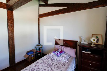 Casa à venda com 700m², 4 quartos e 4 vagas Casa à venda com 700m², 4 quartos e 4 vagasQuarto 4