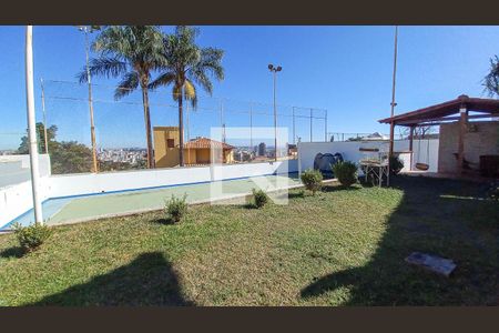 Casa à venda com 700m², 4 quartos e 4 vagas Casa à venda com 700m², 4 quartos e 4 vagasÁrea Externa