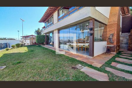 Casa à venda com 700m², 4 quartos e 4 vagas Casa à venda com 700m², 4 quartos e 4 vagasÁrea Externa
