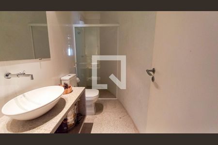 Casa à venda com 700m², 4 quartos e 4 vagas Casa à venda com 700m², 4 quartos e 4 vagasBanheiro do Quarto 2