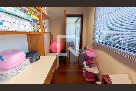 Casa à venda com 700m², 4 quartos e 4 vagas Casa à venda com 700m², 4 quartos e 4 vagasQuarto 3