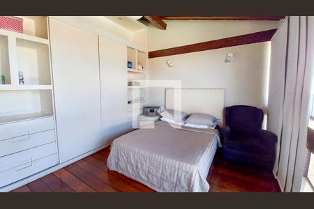 Casa à venda com 700m², 4 quartos e 4 vagas Casa à venda com 700m², 4 quartos e 4 vagasQuarto 2