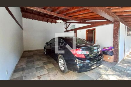 Casa à venda com 700m², 4 quartos e 4 vagas Casa à venda com 700m², 4 quartos e 4 vagasÁrea Externa