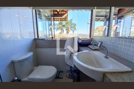 Casa à venda com 700m², 4 quartos e 4 vagas Casa à venda com 700m², 4 quartos e 4 vagasBanheiro do Quarto 1