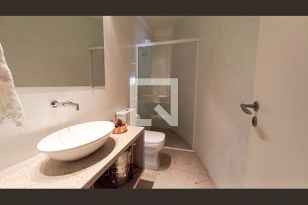 Casa à venda com 700m², 4 quartos e 4 vagas Casa à venda com 700m², 4 quartos e 4 vagasBanheiro do Quarto 2