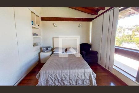 Casa à venda com 700m², 4 quartos e 4 vagas Casa à venda com 700m², 4 quartos e 4 vagasQuarto 2