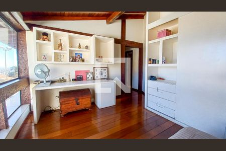 Casa à venda com 700m², 4 quartos e 4 vagas Casa à venda com 700m², 4 quartos e 4 vagasQuarto 2