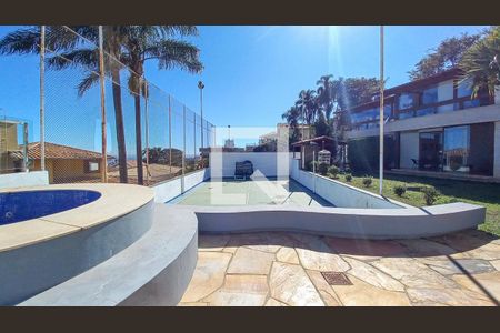 Casa à venda com 700m², 4 quartos e 4 vagas Casa à venda com 700m², 4 quartos e 4 vagasÁrea Externa