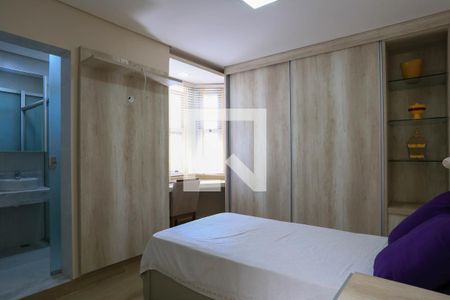 Casa à venda com 640m², 8 quartos e 5 vagasSuíte 4