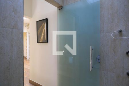 Casa à venda com 640m², 8 quartos e 5 vagasBanheiro 2