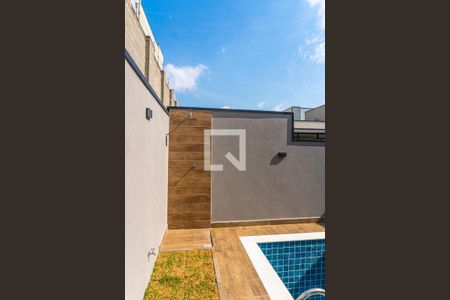 Casa de condomínio à venda com 232m², 3 quartos e 4 vagas Casa de condomínio à venda com 232m², 3 quartos e 4 vagasPiscina