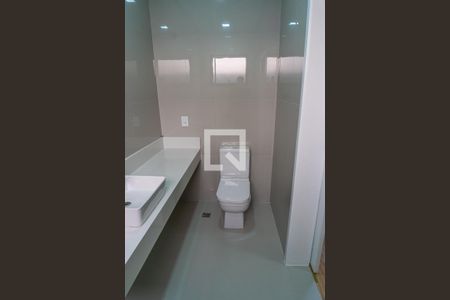 Casa de condomínio à venda com 232m², 3 quartos e 4 vagas Casa de condomínio à venda com 232m², 3 quartos e 4 vagasBanheiro da Suíte Master