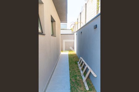 Casa de condomínio à venda com 232m², 3 quartos e 4 vagas Casa de condomínio à venda com 232m², 3 quartos e 4 vagasQuintal