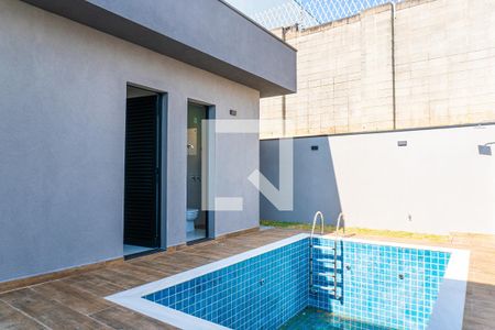 Casa de condomínio à venda com 232m², 3 quartos e 4 vagas Casa de condomínio à venda com 232m², 3 quartos e 4 vagasQuintal