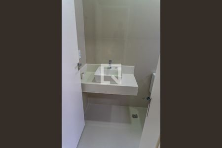 Casa de condomínio à venda com 232m², 3 quartos e 4 vagas Casa de condomínio à venda com 232m², 3 quartos e 4 vagasBanheiro da Suíte 2