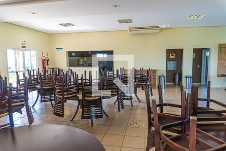 Casa de condomínio à venda com 232m², 3 quartos e 4 vagas Casa de condomínio à venda com 232m², 3 quartos e 4 vagasÁrea comum - Salão de festas