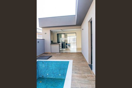 Casa de condomínio à venda com 232m², 3 quartos e 4 vagas Casa de condomínio à venda com 232m², 3 quartos e 4 vagasPiscina