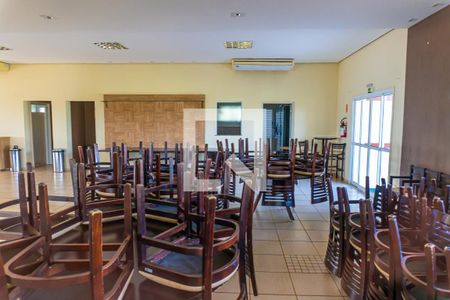 Casa de condomínio à venda com 232m², 3 quartos e 4 vagas Casa de condomínio à venda com 232m², 3 quartos e 4 vagasÁrea comum - Salão de festas