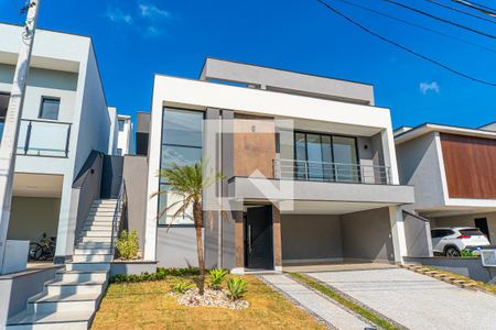 Casa de condomínio à venda com 232m², 3 quartos e 4 vagas Casa de condomínio à venda com 232m², 3 quartos e 4 vagasFachada