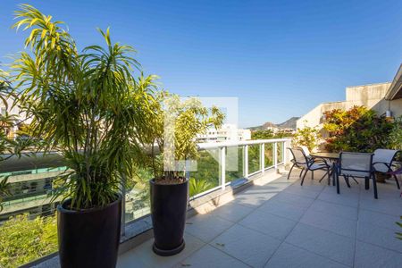 Apartamento para alugar com 203m², 3 quartos e 3 vagas Apartamento para alugar com 203m², 3 quartos e 3 vagasVaranda