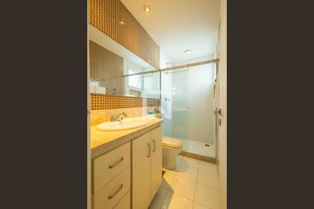 Apartamento para alugar com 203m², 3 quartos e 3 vagas Apartamento para alugar com 203m², 3 quartos e 3 vagasBanheiro da Suíte 2