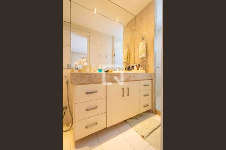 Apartamento para alugar com 203m², 3 quartos e 3 vagas Apartamento para alugar com 203m², 3 quartos e 3 vagasBanheiro da Suíte 3