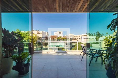 Apartamento para alugar com 203m², 3 quartos e 3 vagas Apartamento para alugar com 203m², 3 quartos e 3 vagasVaranda