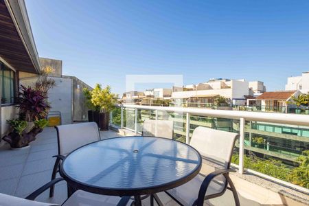 Apartamento para alugar com 203m², 3 quartos e 3 vagas Apartamento para alugar com 203m², 3 quartos e 3 vagasVaranda