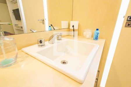 Apartamento para alugar com 203m², 3 quartos e 3 vagas Apartamento para alugar com 203m², 3 quartos e 3 vagasBanheiro da Suíte 1