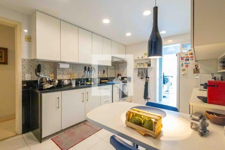 Apartamento para alugar com 203m², 3 quartos e 3 vagas Apartamento para alugar com 203m², 3 quartos e 3 vagasCozinha